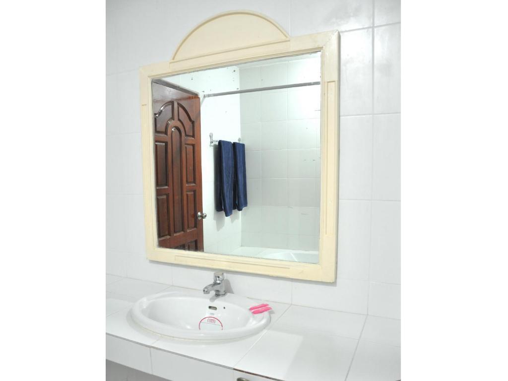 Highfive Guest House Паттая Номер фото